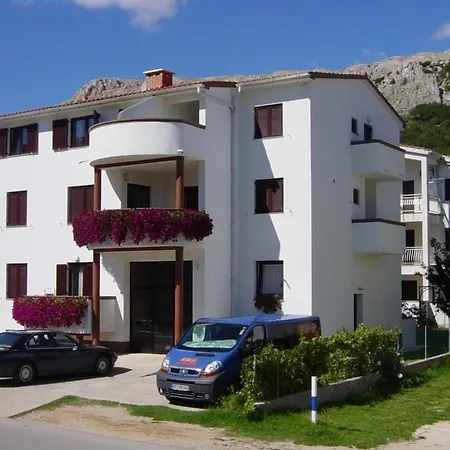 Apartment In Mit Grill Baška